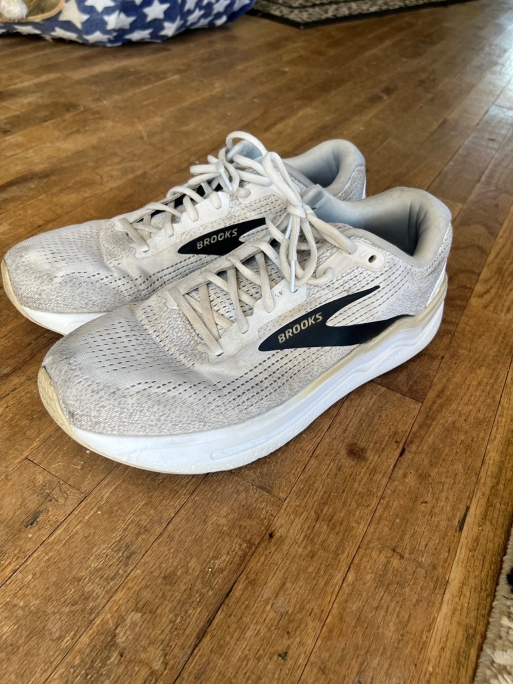 Brooks Men’s Ghost Max 2 white/pelican/oyster size 13 Medium D